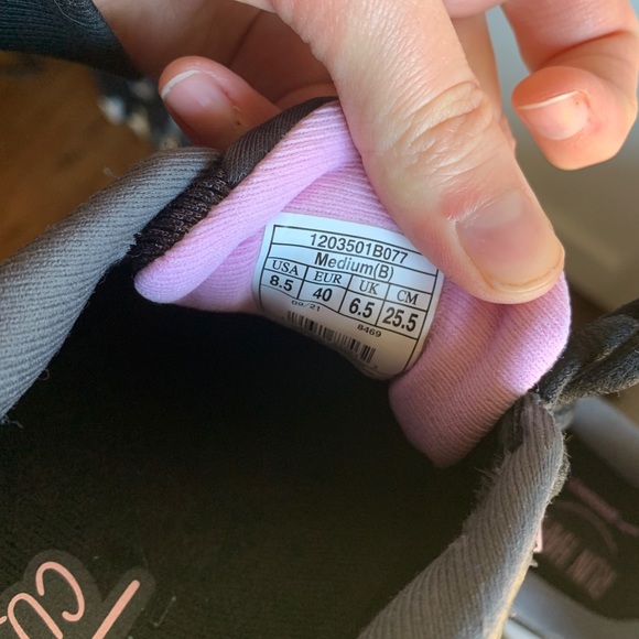 Brook - running shoes - Picture 5 of 5